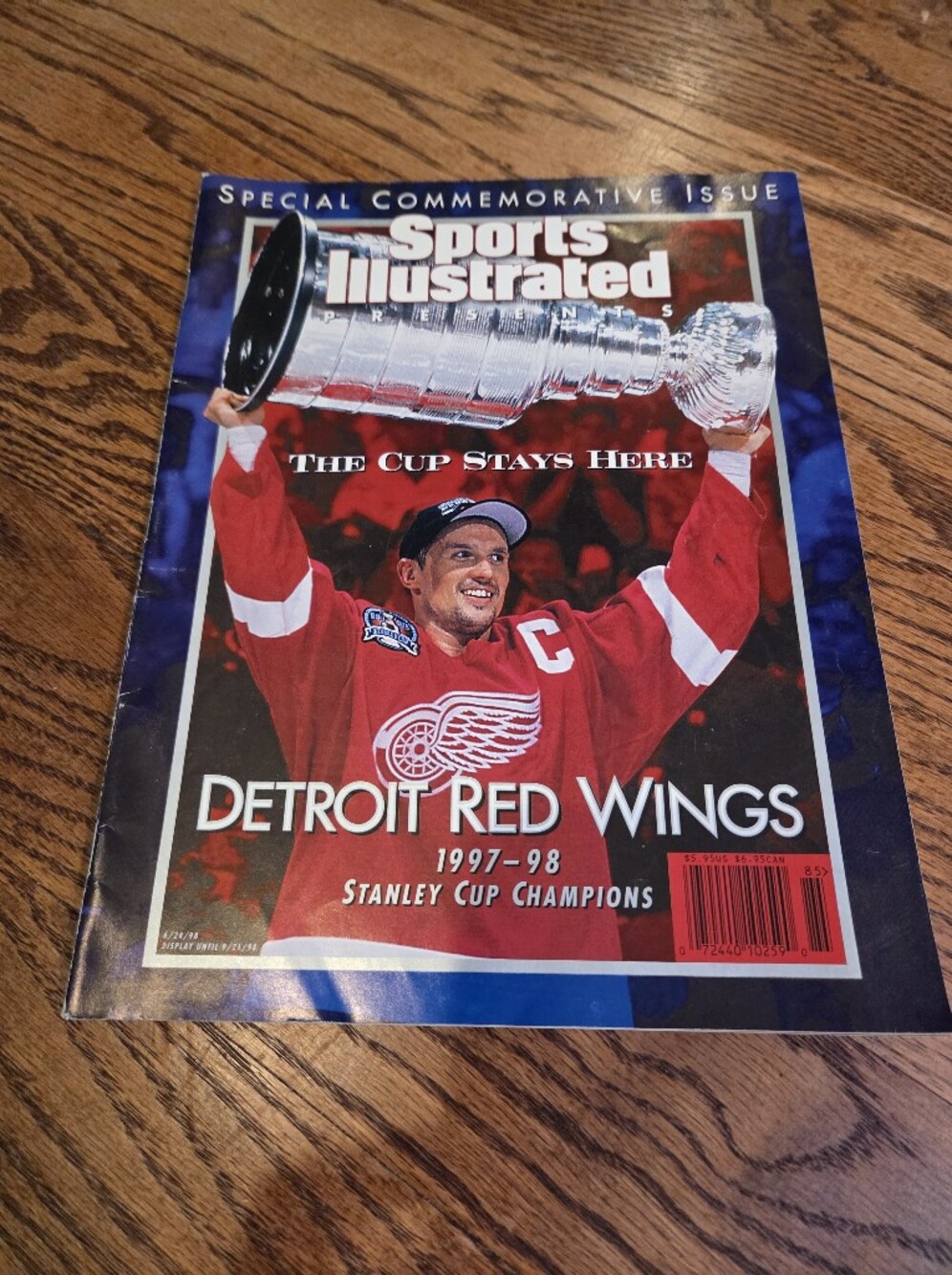 NHL - Sports Illustrated Special Commemorative Issue - Detroit Red Wings 1997-98